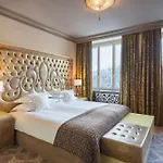 Carlton - The Leading Of The World Ξενοδοχείο 5*