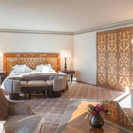 Hotel Carlton - The Leading Of The World