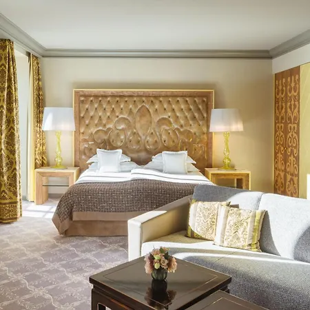 Carlton - The Leading Of The World