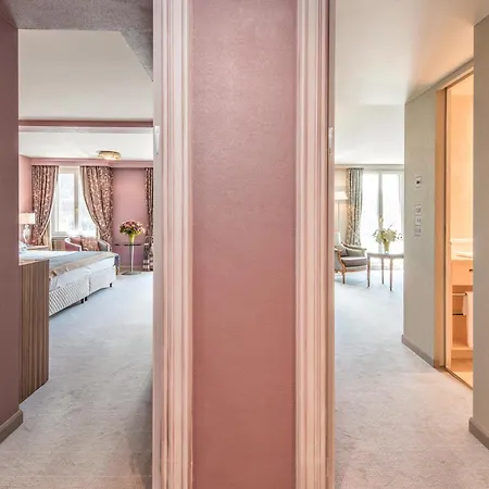 Carlton - The Leading Of The World 5*