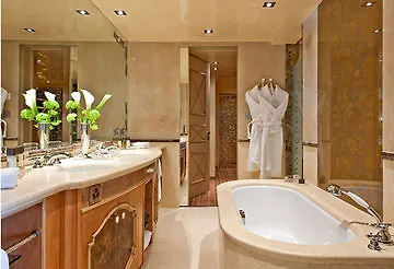 Carlton - The Leading Of The World 5*