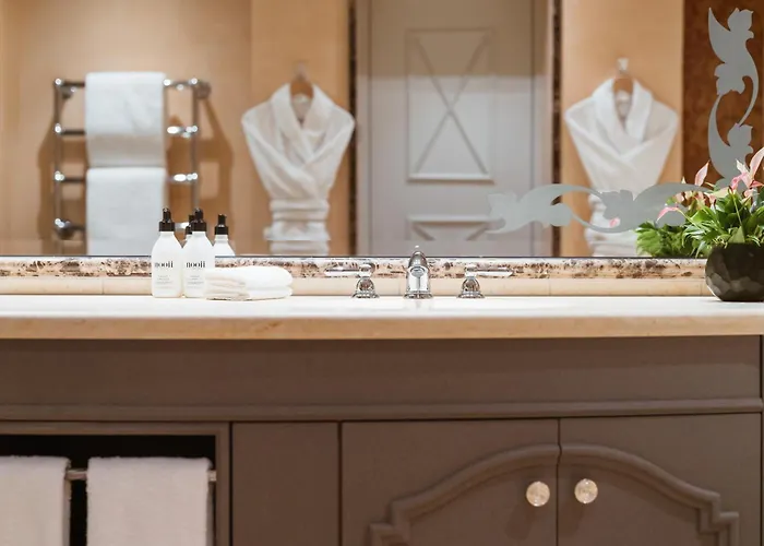 Carlton - The Leading Of The World Hotel