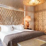 Hotel Carlton - The Leading Of The World