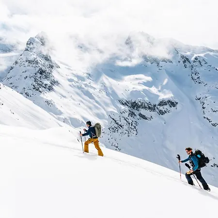 Carlton - The Leading Of The World 5*