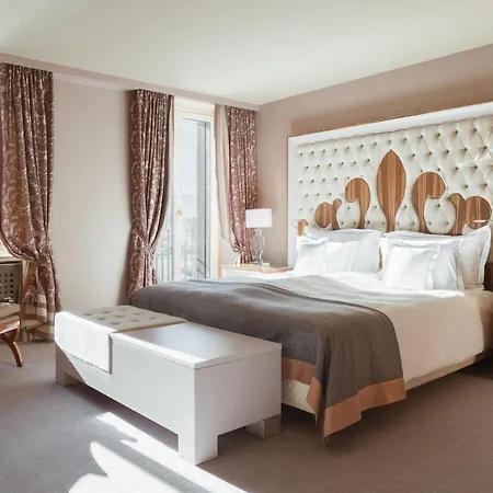 ホテル Carlton - The Leading Of The World 5*