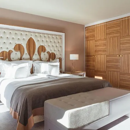 Carlton - The Leading Of The World 5*