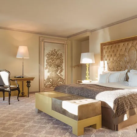 Ξενοδοχείο Carlton - The Leading Of The World