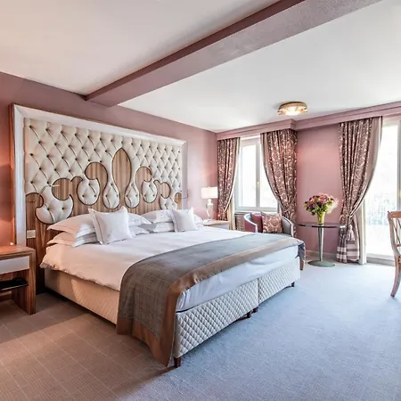 ホテル Carlton - The Leading Of The World 5*